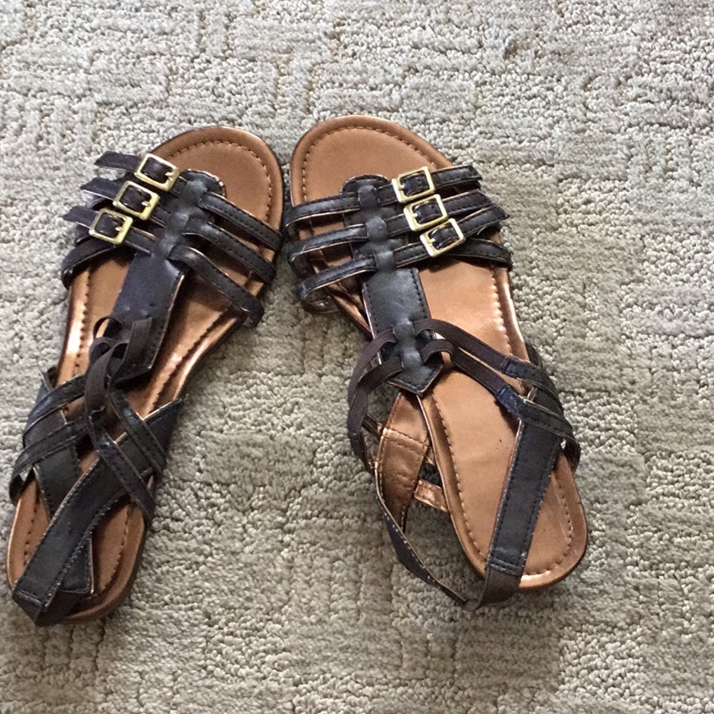 Sandals size 8 brown
